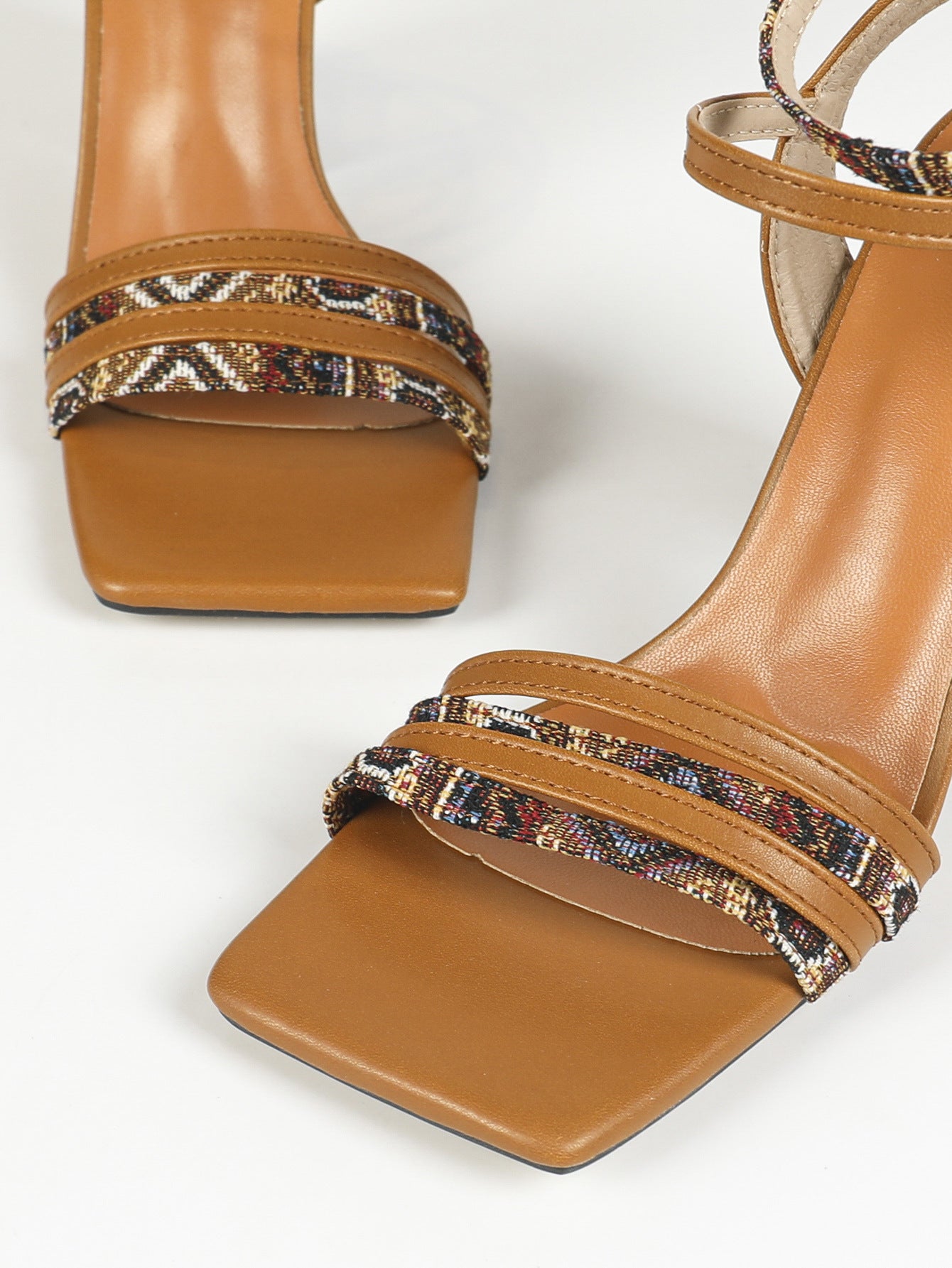 European And American Ladies Vintage Weave Style Square Toe Chunky Heel Sandals