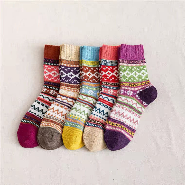 Women's Fashion Personalized Knitted Woolen Yarn Socks