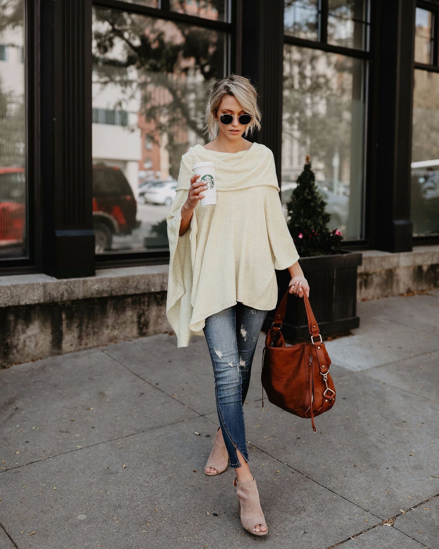 Off-the-shoulder top T-shirt