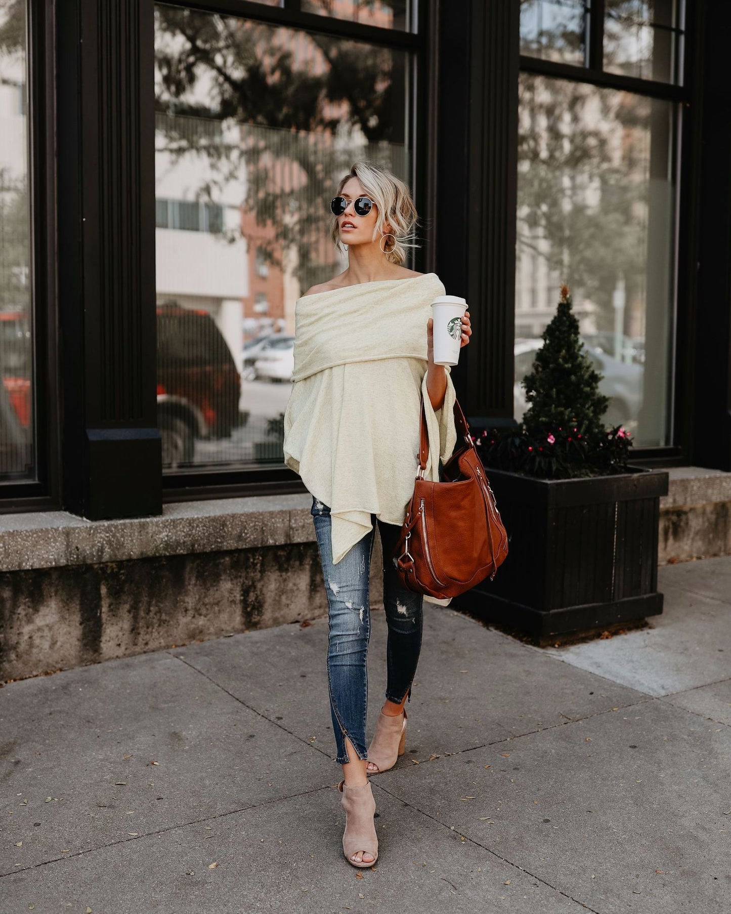 Off-the-shoulder top T-shirt