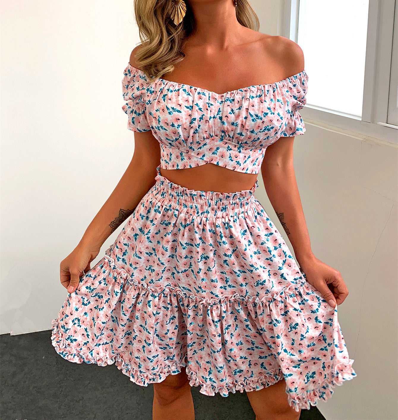 Floral Skirt Two-piece Set Off-the-shoulder Sleeves Mini Skirt Suit