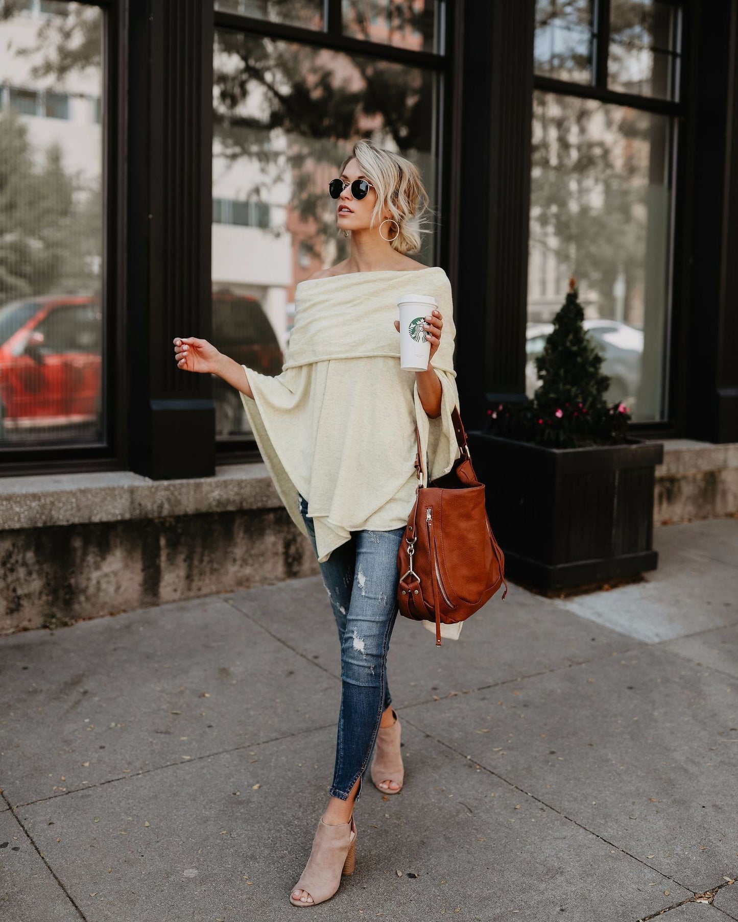 Off-the-shoulder top T-shirt