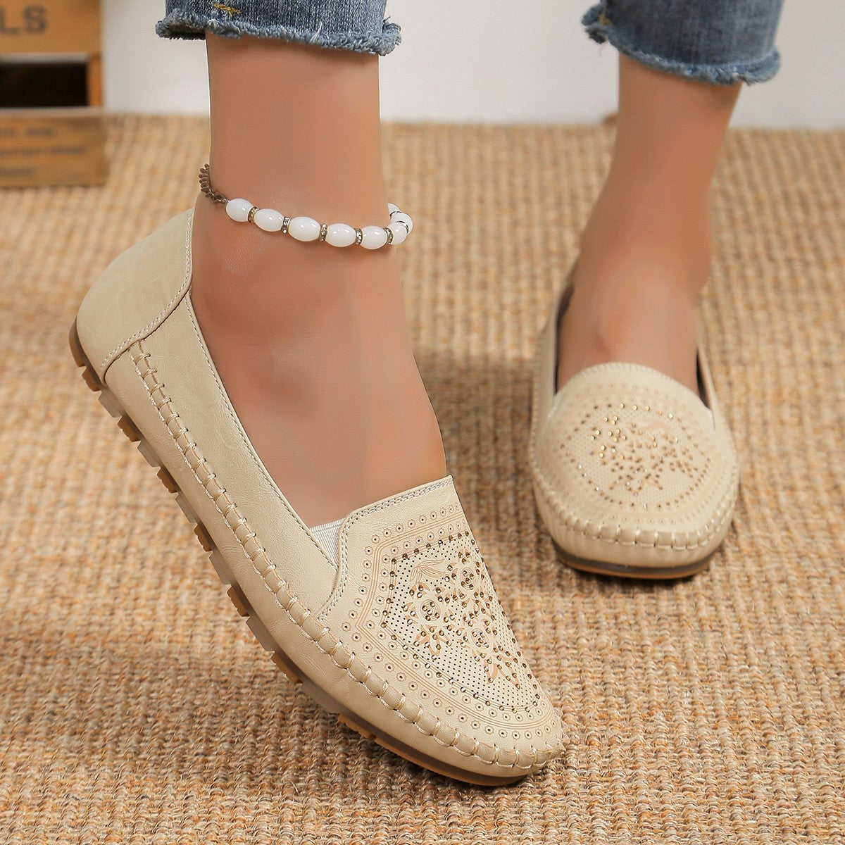 Handmade Stitching Gommino Solid Color Casual Women's Shoes