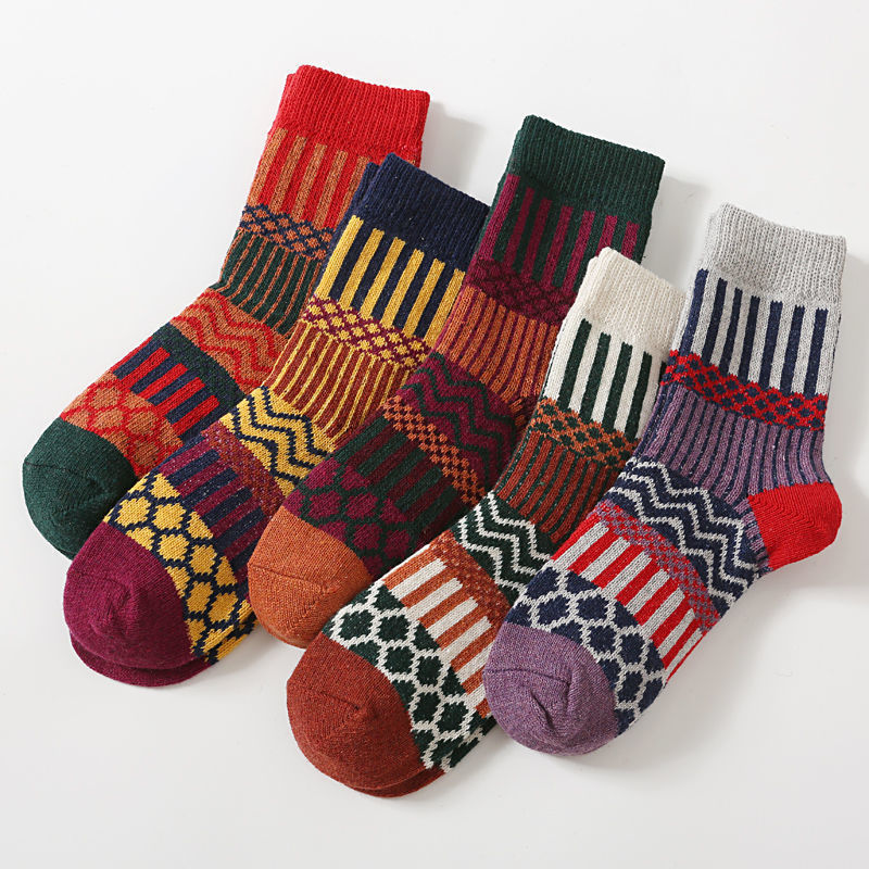 Women's Fashion Personalized Knitted Woolen Yarn Socks