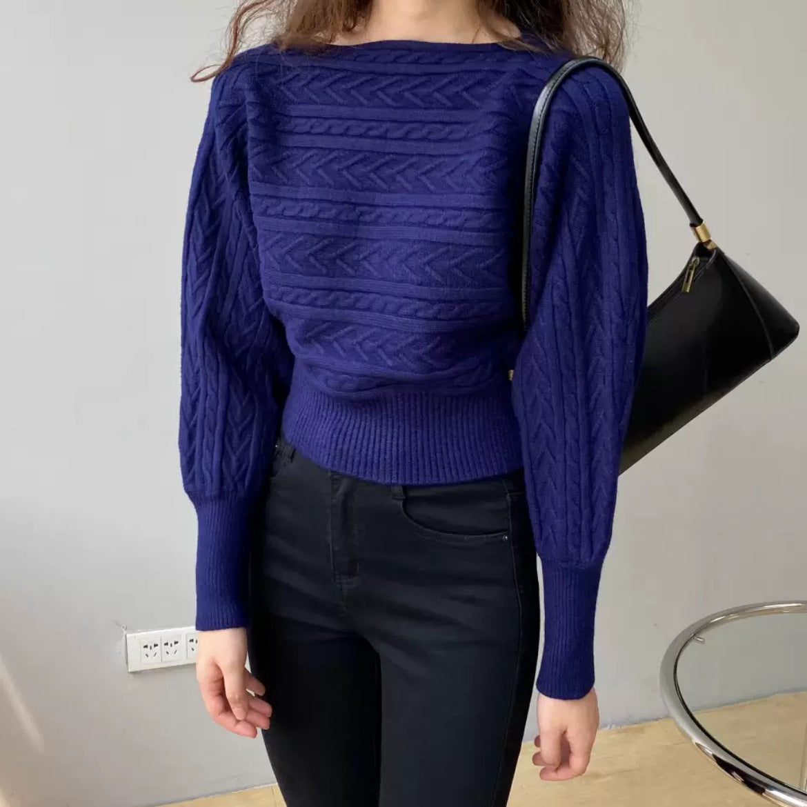 Feminine Temperament Wears Round Neck Short Sweater